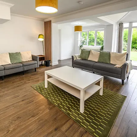 Ferienhaus Howard Road - Sleeps 7 - 5 Bedrooms - Free Parking - Lovely Garden Bristol