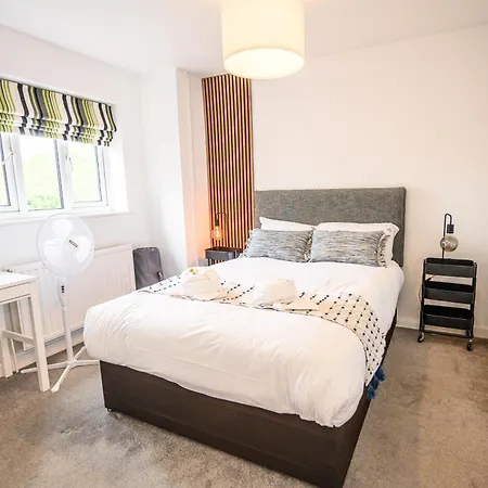 Howard Road - Sleeps 7 - 5 Bedrooms - Free Parking - Lovely Garden Ferienhaus Bristol