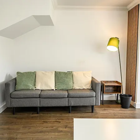 Ferienhaus Howard Road - Sleeps 7 - 5 Bedrooms - Free Parking - Lovely Garden Bristol