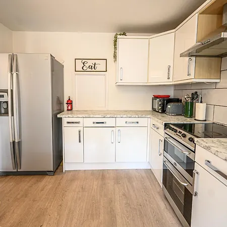Howard Road - Sleeps 7 - 5 Bedrooms - Free Parking - Lovely Garden Ferienhaus Bristol