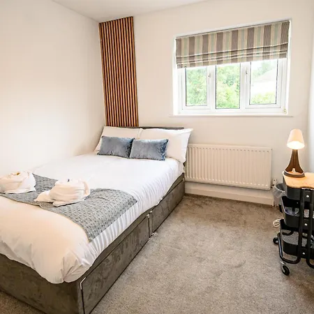 Ferienhaus Howard Road - Sleeps 7 - 5 Bedrooms - Free Parking - Lovely Garden Bristol
