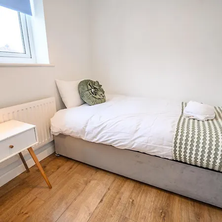 Ferienhaus Howard Road - Sleeps 7 - 5 Bedrooms - Free Parking - Lovely Garden *