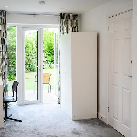 Ferienhaus Howard Road - Sleeps 7 - 5 Bedrooms - Free Parking - Lovely Garden