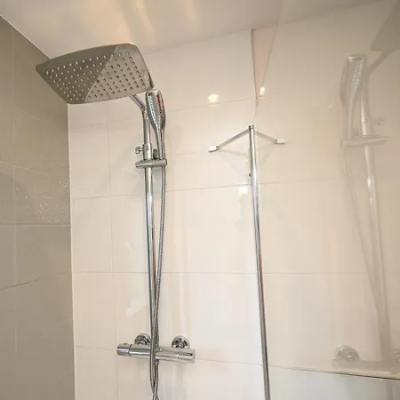 Ferienhaus Howard Road - Sleeps 7 - 5 Bedrooms - Free Parking - Lovely Garden Bristol