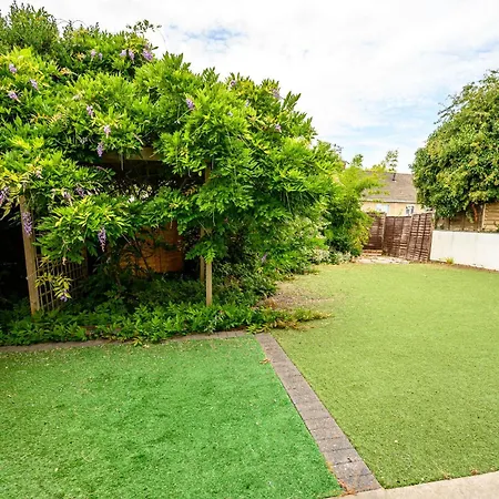Howard Road - Sleeps 7 - 5 Bedrooms - Free Parking - Lovely Garden Ferienhaus Bristol
